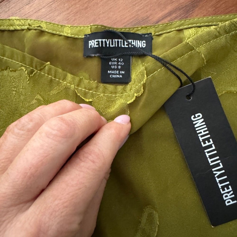 PrettyLittleThing Olive Green skirt - Picture 2 of 3
